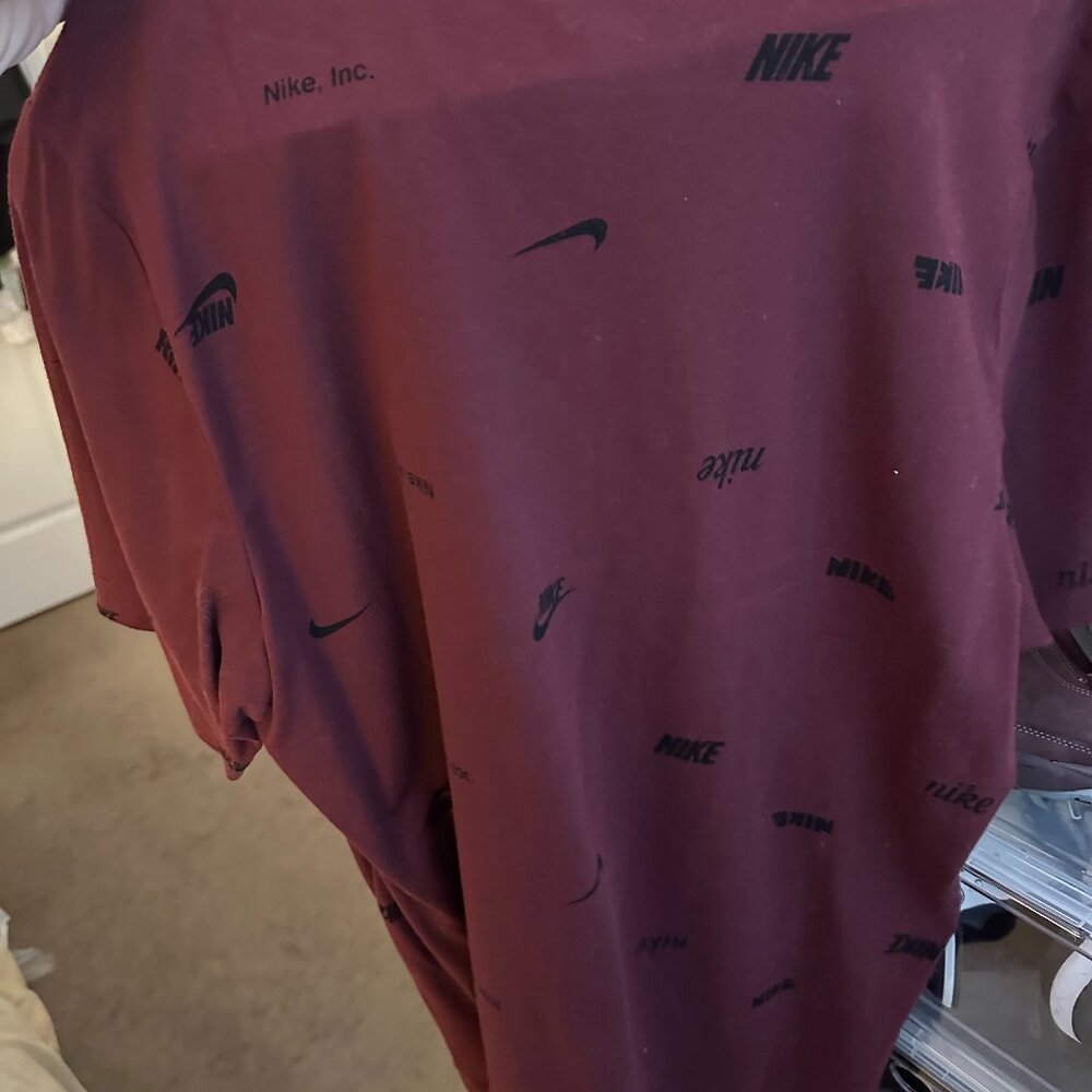 Nike Athletic Shirt Burgundy